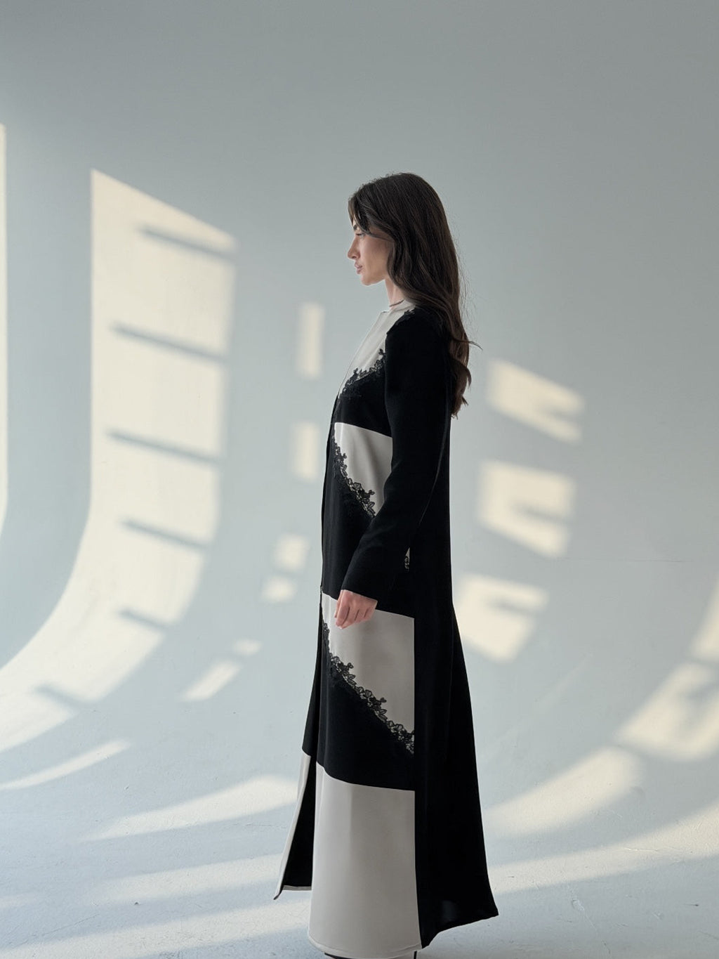 Monochic Abaya