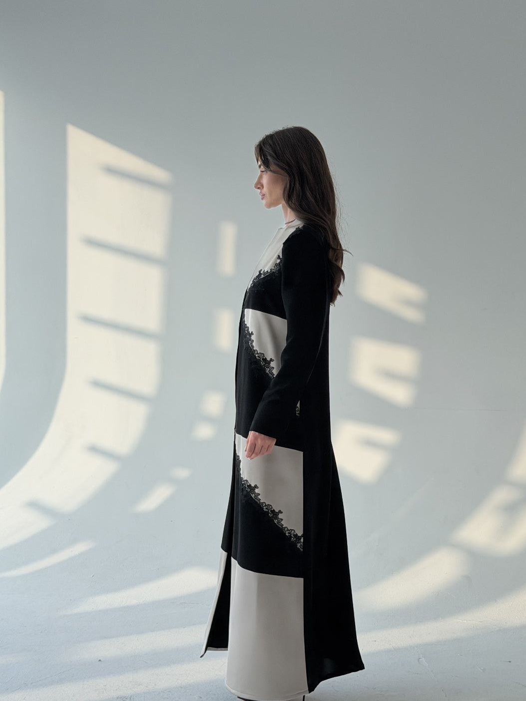Monochic Abaya
