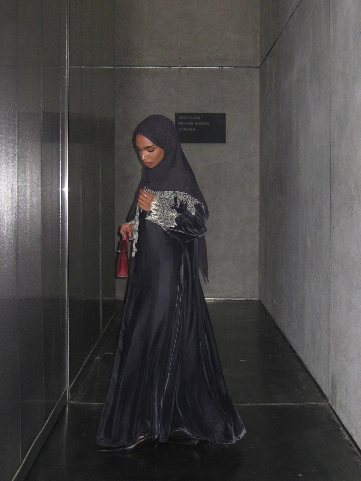 The keke velvet lace abaya